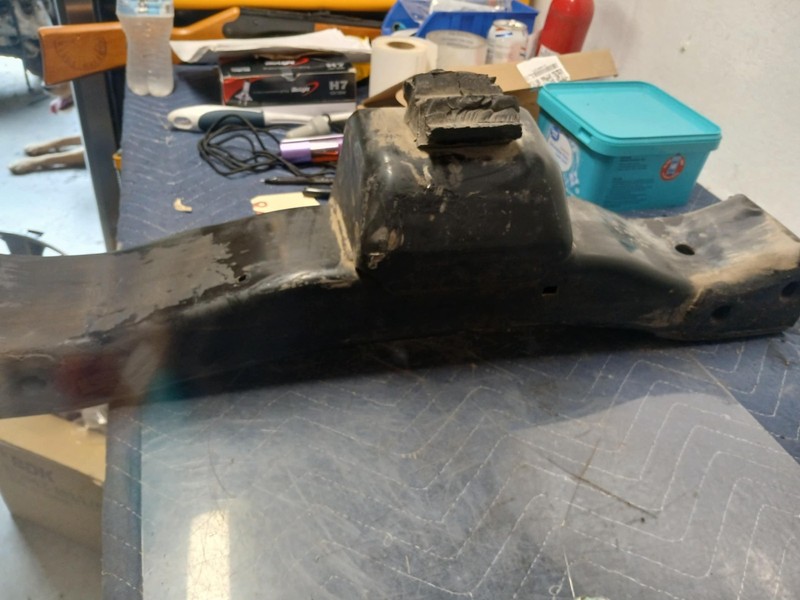 2014 Ford E250 5.4Crossmember Transmission