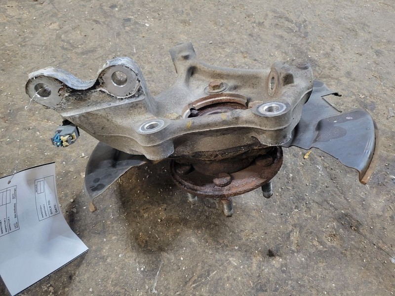 Passenger Right Front Spindle/Knuckle Fits 10-16 SRX 1673124