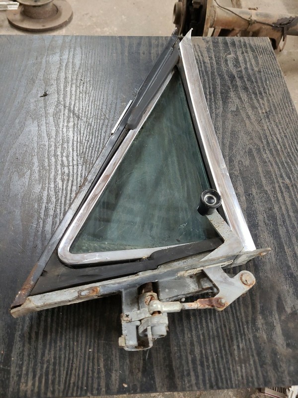 1966 MERCEDES-BENZ 250S RIGHT FRONT WING WINDOW