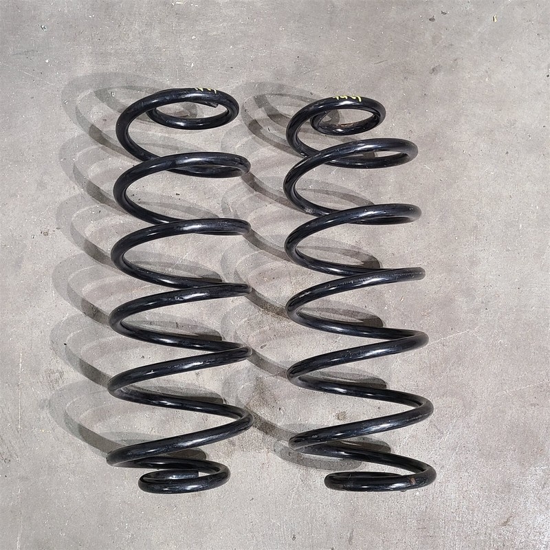 03-04 Mercury Marauder Rear Suspension Coil Springs Aa7489