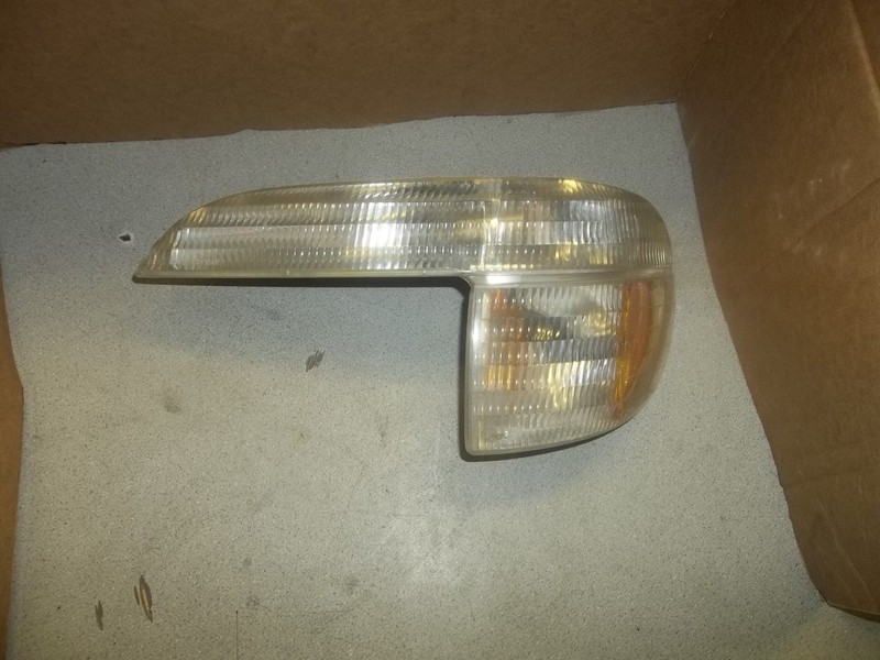 1997 Ford Explorer Eddie Bauer Headlight Assembly FD2085 LH Left FD1555
