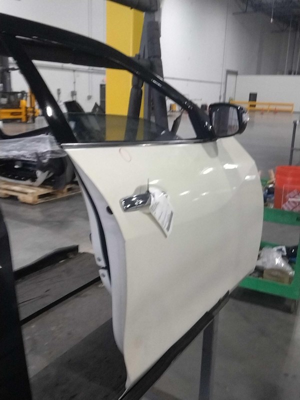 2017 Nissan Maxima Right Front Door White OEM 468956 DENT 70K Miles