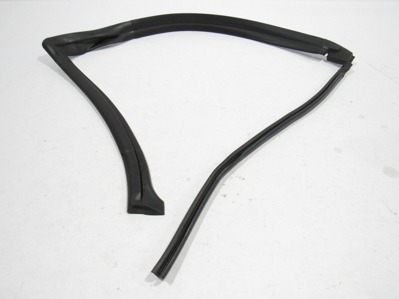 Lucid Air Touring 2023 Rear Right Door Lower Weatherstrip Seal 22-25 ;:O
