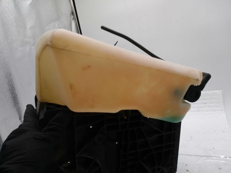 2008-2010 Ford F250SD Washer Fluid Reservoir OEM 5.4L Red 491095