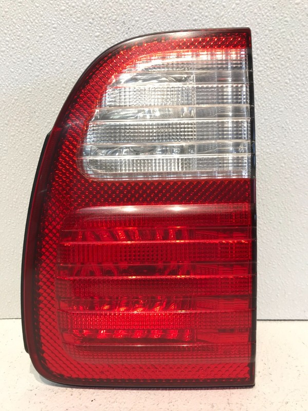 98-04 LEXUS LX470 RIGHT RH PASSENGER INNER TAILLIGHT STOP BRAKE LAMP OEM