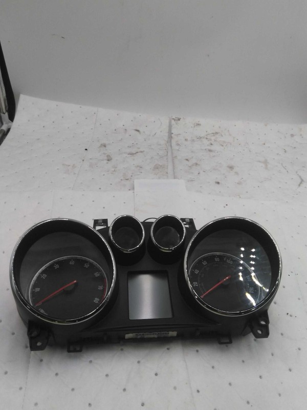 2015 Buick Encore Speedometer Gauge OEM Silver 84K Miles NJ25-27124-688279