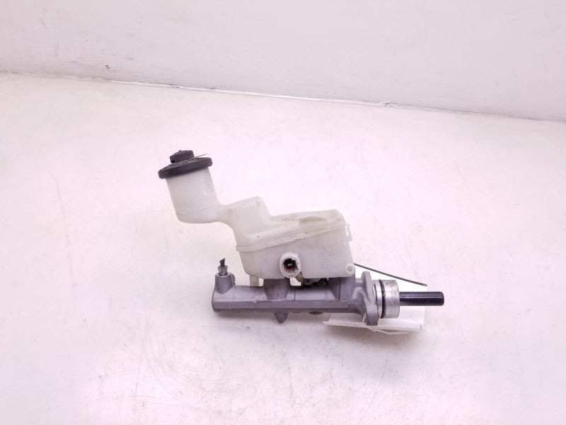 04-05 TOYOTA RAV42.4L FWD BRAKE MASTER CYLINDER ASSEMBLY