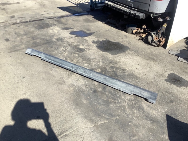 99-04 Honda Odyssey Right Garnish Assy Sill Rocker Molding 71800-S0X-A00 OEM