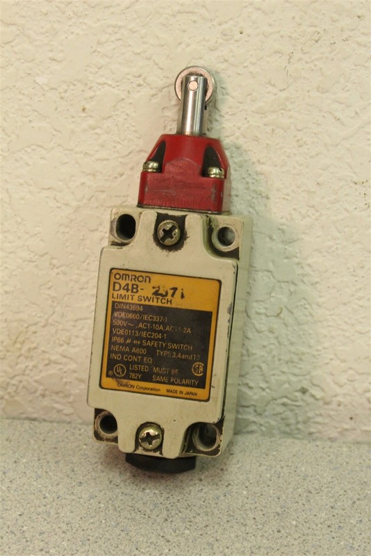 Omron D48-2371 Limit Switch DIN43694 *FREE SHIPPING*