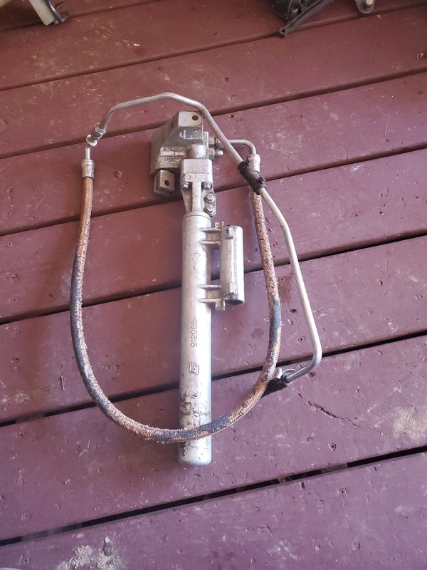 1986-87 Johnson Evinrude Cylinder & Valve 912088 984136 200-300 HP