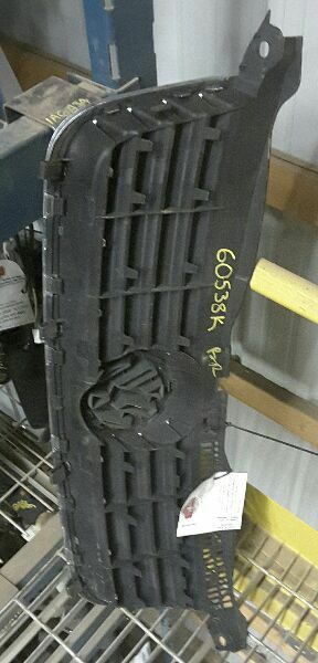 Grille Upper 6 Cylinder Fits 01-05 PASSAT 100001