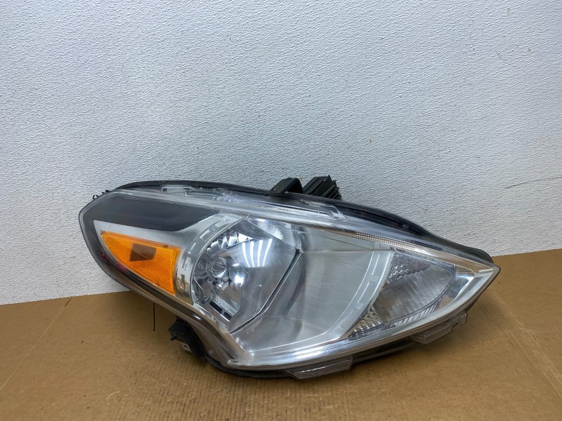 2015 to 2019 Nissan Versa Headlight Right Passenger RH Side Oem AD9324 DW
