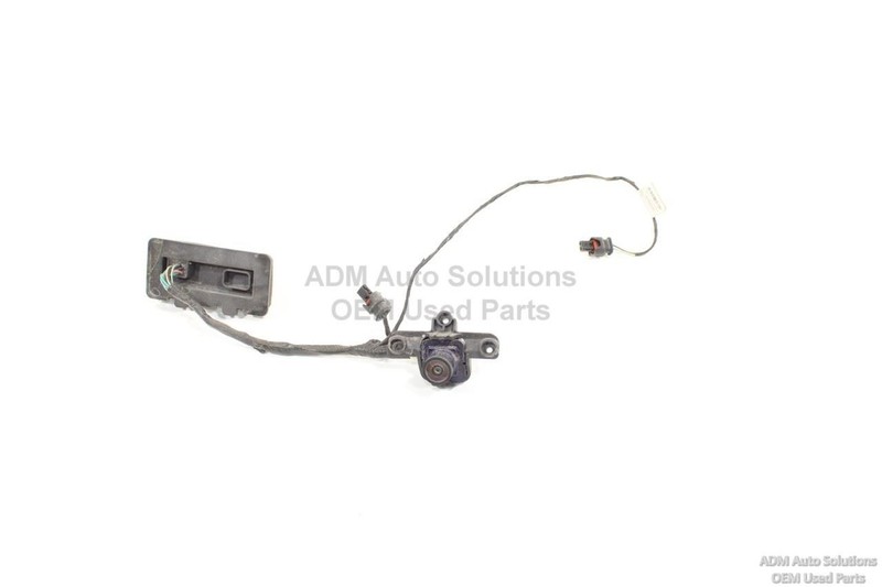 2017 - 2020 CHRYSLER PACIFICA REAR VIEW PARKING CAMERA CONNECTOR PLATE WIRE OEM