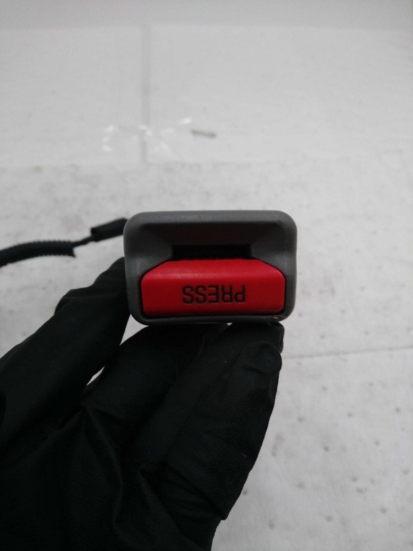 2009 KIA SORENTO OEM Grey Seat Belt Buckle - Used, 123k Miles, 4DR