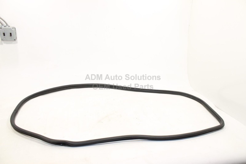 2016-2020 KIA SORENTO Front Right Side Door Weatherstrip on Body OEM 82120-C5000