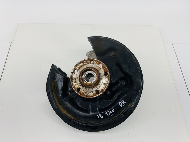 17-18 VOLKSWAGEN TIGUAN LIMITED AWD REAR RIGHT SPINDLE KNUCKLE WHEEL HUB OEM