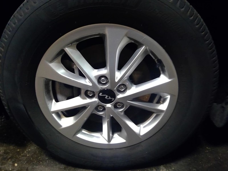 Rim Wheel 17x6-1/2 Alloy 5 V Spoke Fits 22-24 CARNIVAL 1758635