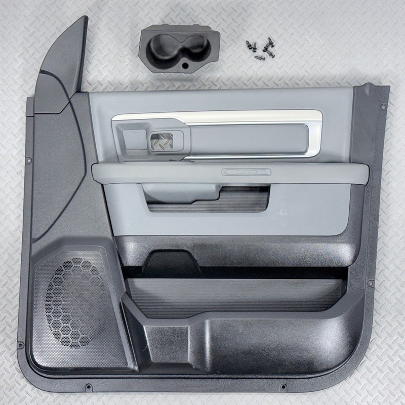 ✅ 13-24 RAM 1500 Classic 2500 3500 SLT / Big Horn OEM FRONT RIGHT DOOR PANEL RH