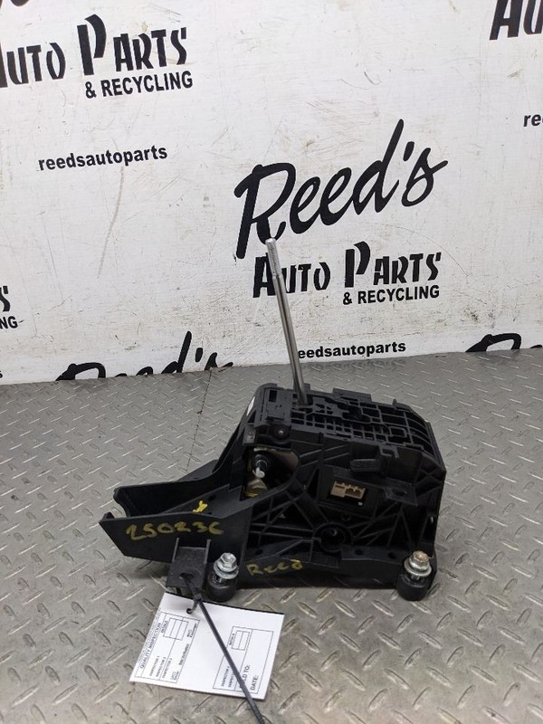 2013 - 2018 TOYOTA RAV4 AUTOMATIC TRANSMISSION GEAR SHIFT SHIFTER LEVER1193703
