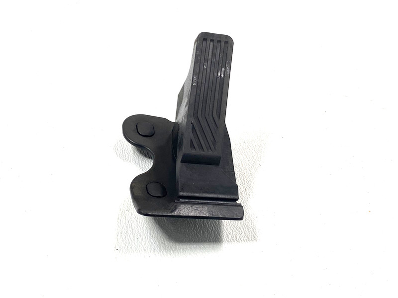 17-20 FIAT 124 SPIDER GAS THROTTLE ACCELERATOR PEDAL PAD OEM #A0.37