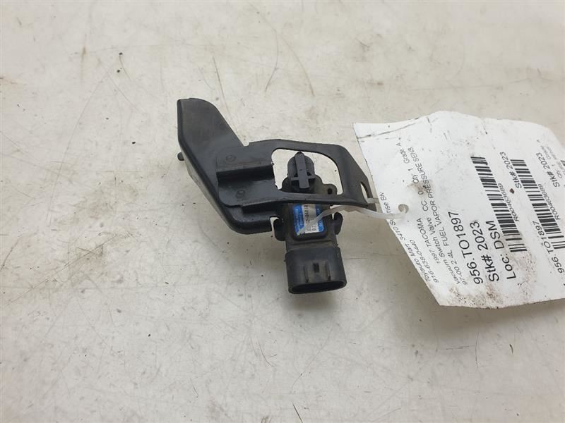 97 98 999 00 01 TOYOTA TACOLA DLX 4CYL 2.4L FUEL PRESSURE SENSOR