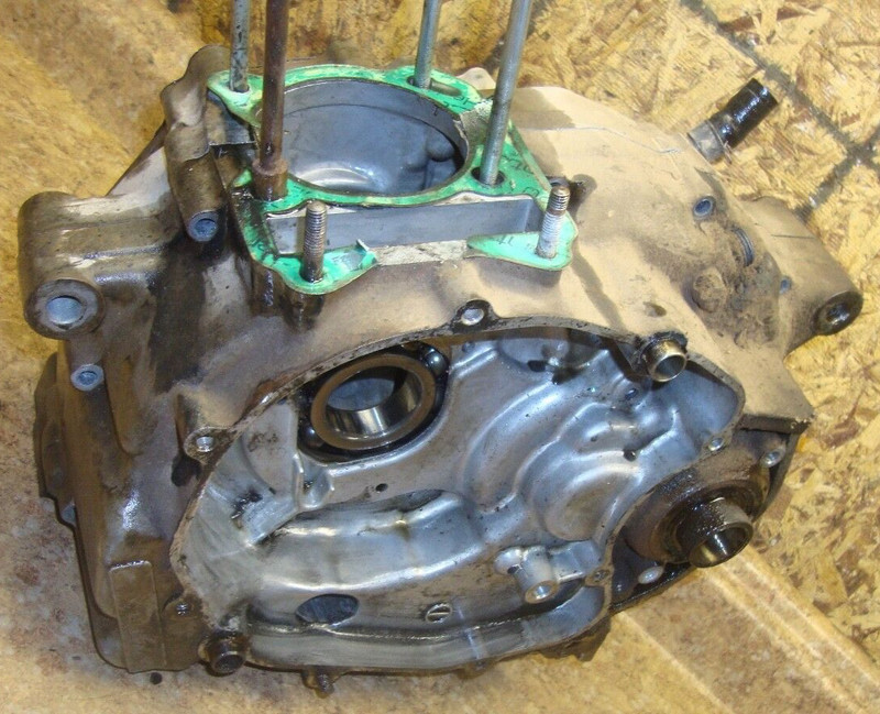 1984 Suzuki LT185 LT 185 QuadRunner ATV Engine Casing Cases Lower End Crank G5