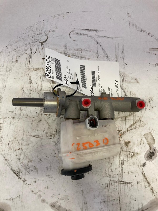 Master Cylinder TOYOTA TUNDRA 00 01 02 03 04 05 06