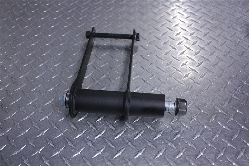 08 KAWASAKI VULCAN VN 900 D SHOCK LINKAGE ARMS MOUNT OEM VN900