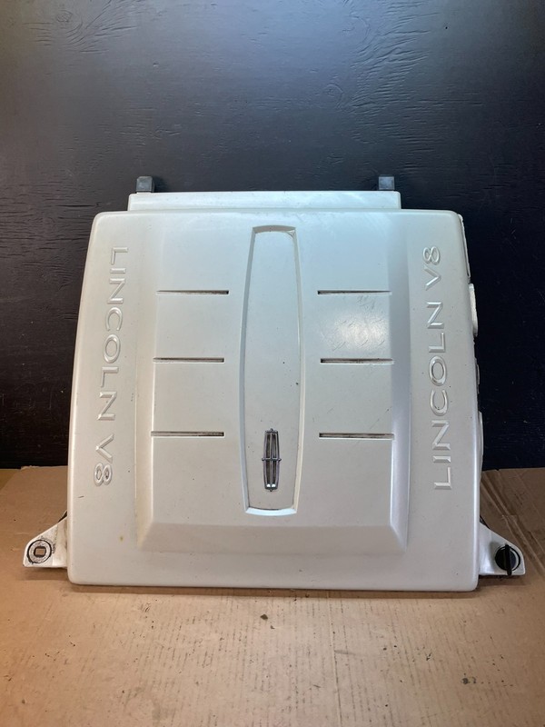 2005 to 2006 Lincoln Navigator 5.4L V8 Engine Motor Cover AD8437 DG