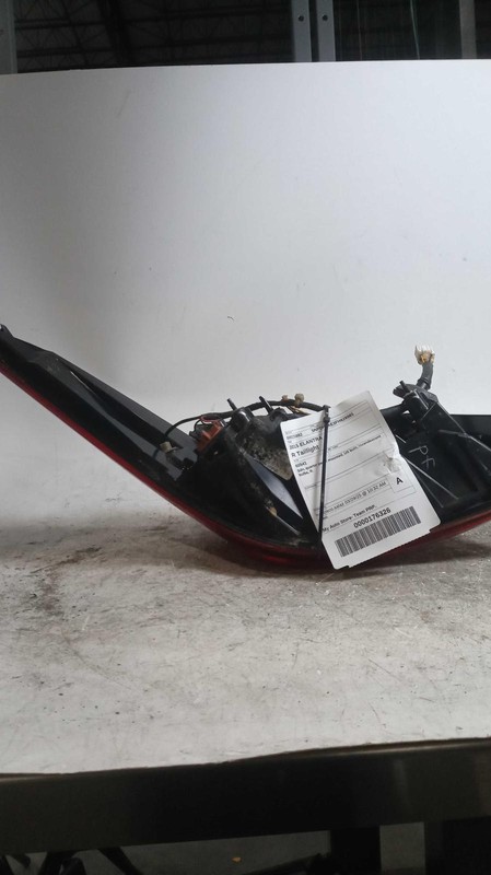 2015 Hyundai Elantra Right Tail Light Assembly Black OEM Used 590490
