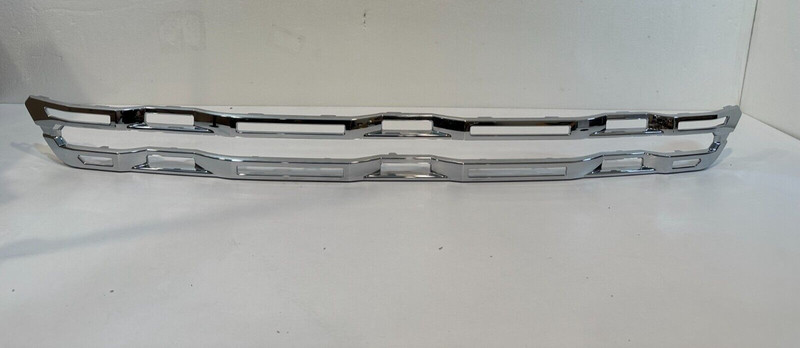 OEM LOWER MOLDING PIECE 2020-23 GMC Sierra 1500 Chrome Front Grille