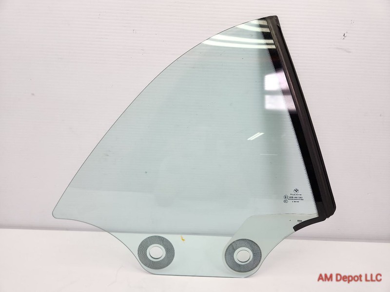 2009 BMW 135i 128i E88 Convertible Rear Right Quarter Glass 51377165592