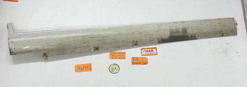MOLDING PASSENGER SIDE SKIRT ROCKER PANEL PEARL WHITE RIGHT R for MAZDA MILLENIA