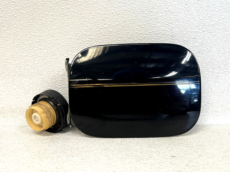 ⭐2001-2006 LEXUS LS430 FUEL FILLER DOOR LID COVER WITH CAP BLACK OEM LOT2604