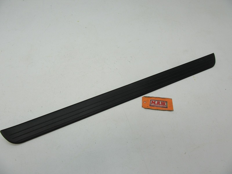 99-03 SOLARA CONVERTIBLE RIGHT DOOR PANEL STEP PLATE ROCKER SIDE SKIRT SCUFF RH