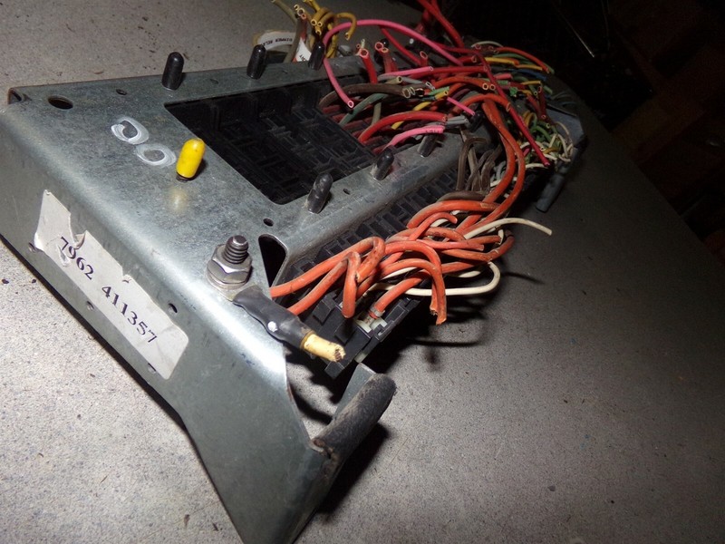 International 7962 411357 Fuse Block Assembly *FREE SHIPPING*