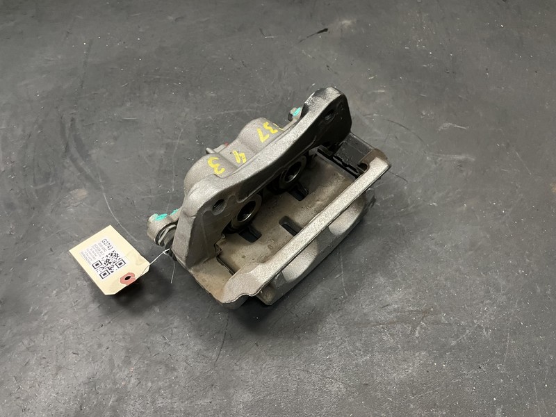 Front Left Brake Caliper 2020 GMC Acadia 84822410 2017 2018 2019 2021 2022 2023