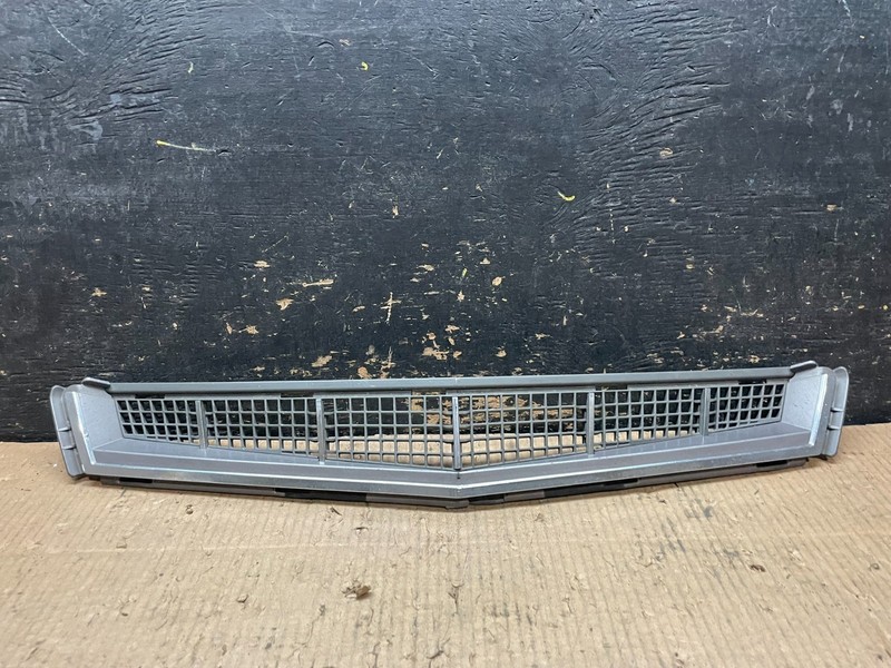 2008 to 2011 Cadillac Cts Front Lower Grill Grille OEM Y6565 DG