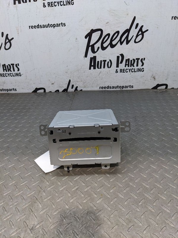 Audio Equipment Radio Receiver AM-FM-XM-CD-MP3 Opt Uye Fits 11-12 CAMARO 1150347