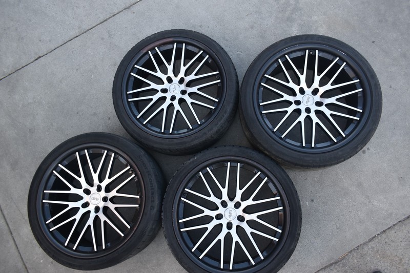 AVAT SR157 22 IN WHEELS 22X10.5 REAR 20x8.5 FRONT Blk Machined FINISH USED 5X120