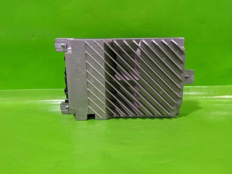 10-17 TERRAIN AMP AMPLIFIER W/8 SPEAKER OEM 4375-19