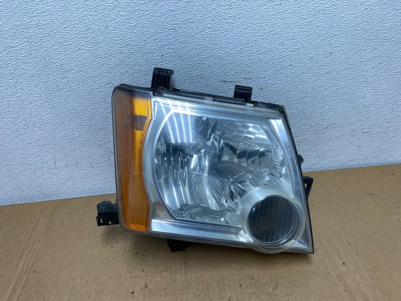 2005-2015 Nissan Xterra Right Passenger RH Headlight OEM AD2765 DW