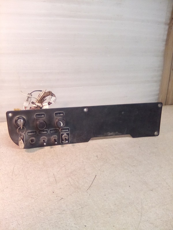 Peterbilt 378 Dash Ignition Switch Panel 17-04240-220C