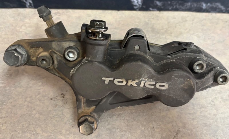 2001 Suzuki GSF1200 GSF 1200 Bandit Left Front Disk Brake Caliper 2003 2002 Z4