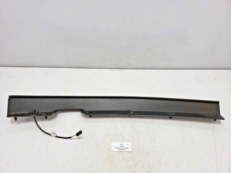 ✅ 15-20 OEM Cadillac Escalade Rear Right Side Door Anti Pinch Sensor Trim
