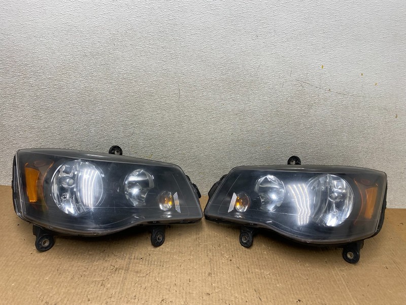 2008 to 2016 Chrysler Town and Country Left+Right Side Headlights W5211 DW