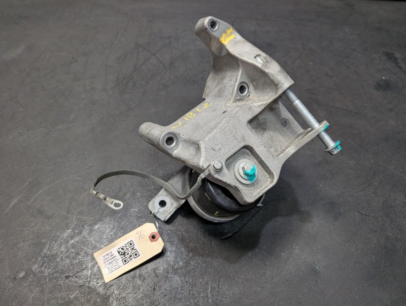 Right Engine Mount Bracket 2017 Volvo S60 31330135 2014 2015 2016 2018