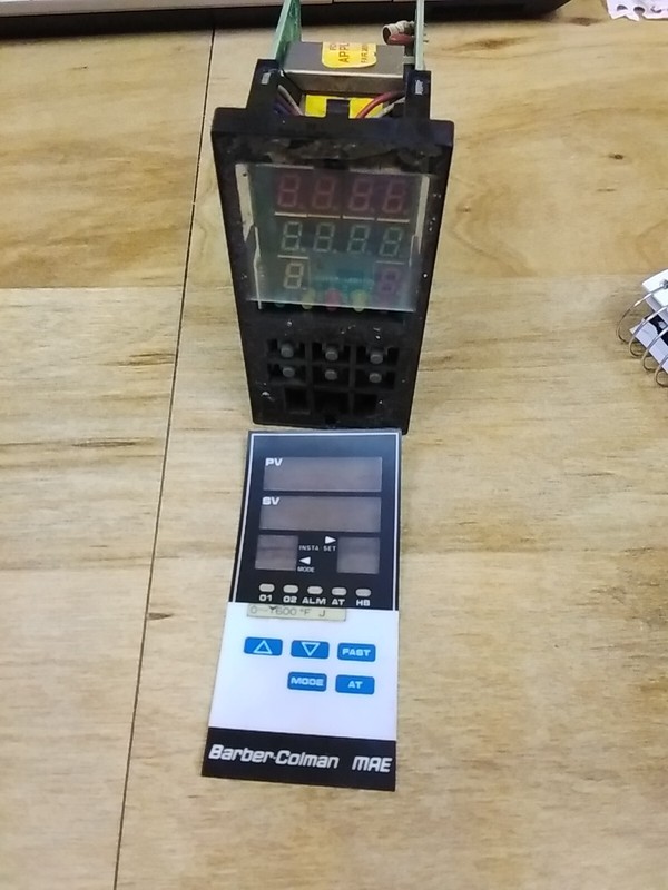 Barber-Colman MAE1-003-00-000-0 Temperature Controller (Damage)