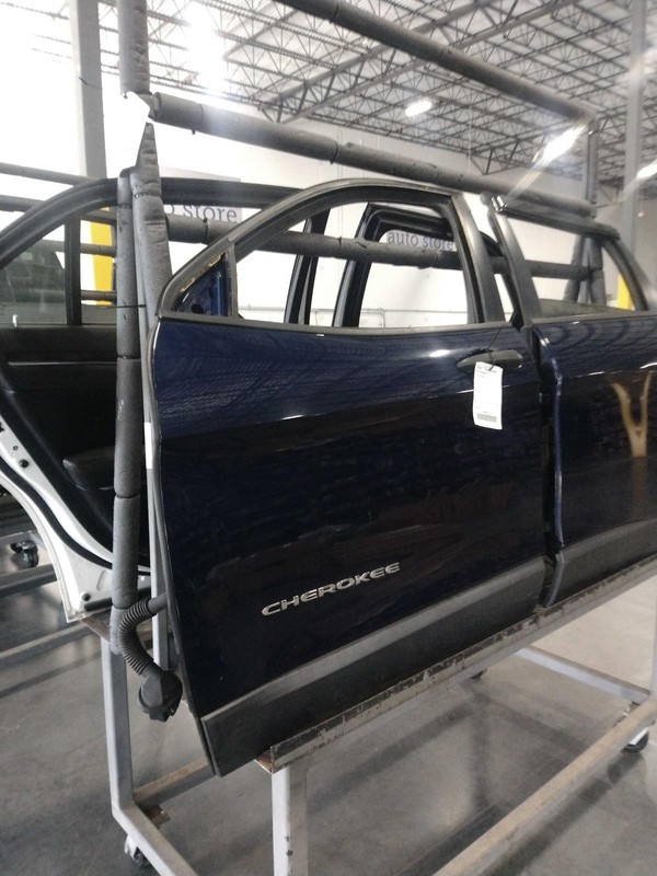 2015 Jeep Cherokee Left Door Blue - Good Condition, 117K Miles, OEM Part