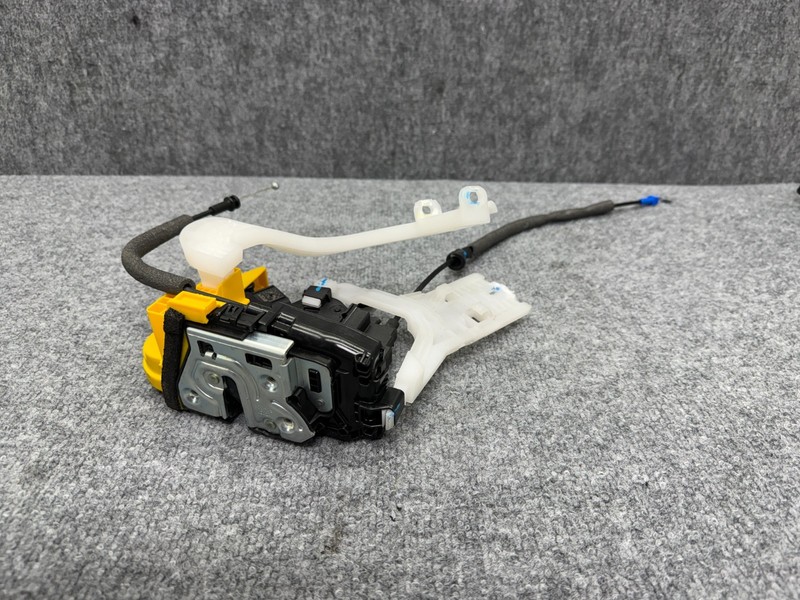 GENESIS GV70 2022-2026 OEM REAR RIGHT PASSENGER DOOR LOCK LATCH ACTUATOR